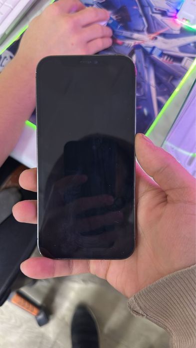 Айфон 12 про в отличном состояние