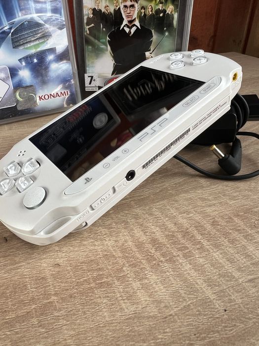 PSP Street White E1004