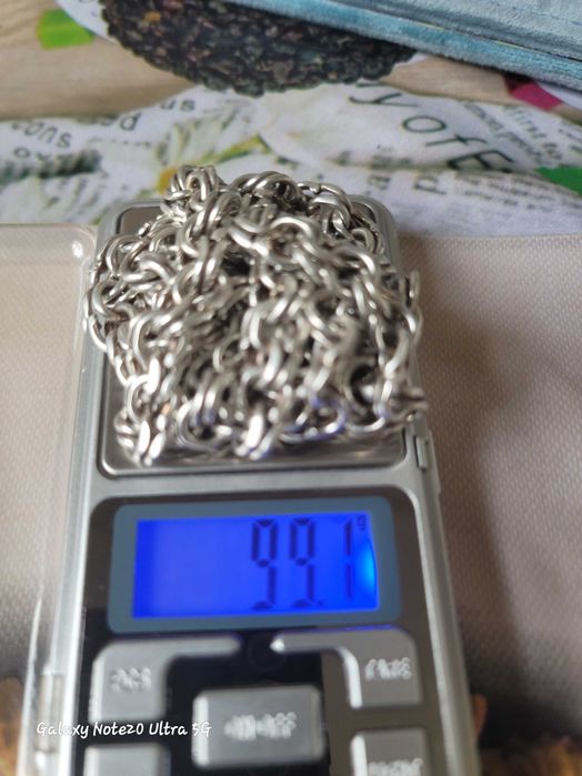Цепь  из серебро.