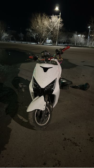 М8 скутер продам 150сс