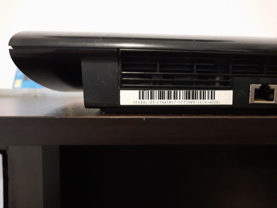 Playstation 3 super slim с 8 игри