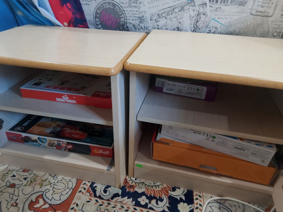 две тумбочки и зерколо