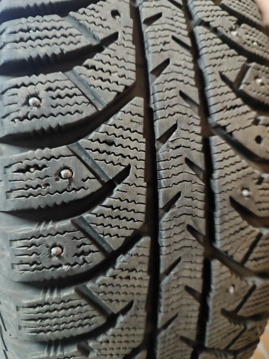 Зима, шипы  Bridgestone 225/60/R17