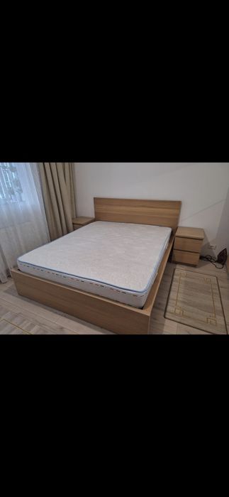 Vând pat 160×200 cu saltea si 2 noptiere in stare buna