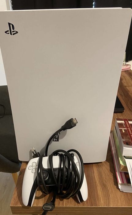 PlayStation 5 Чисто нов с контролер + HDMI и захранващ кабел