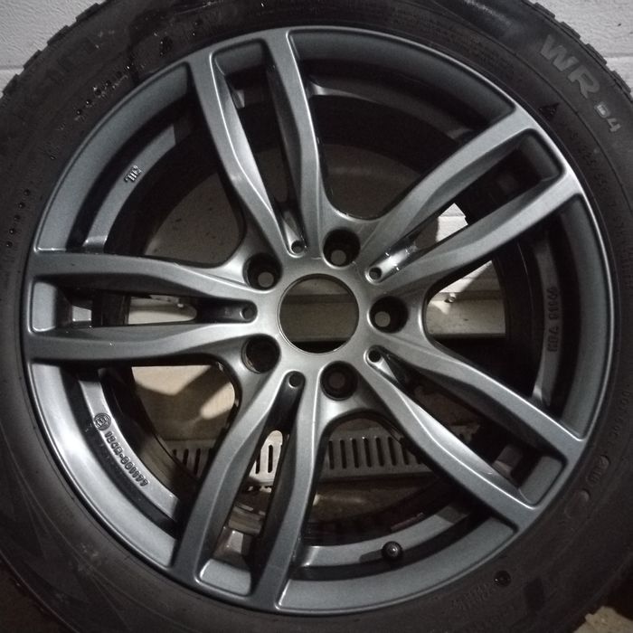 Jante originale BMW cu anvelope de iarnă Nokian 225/55/R17
Jante Evolu