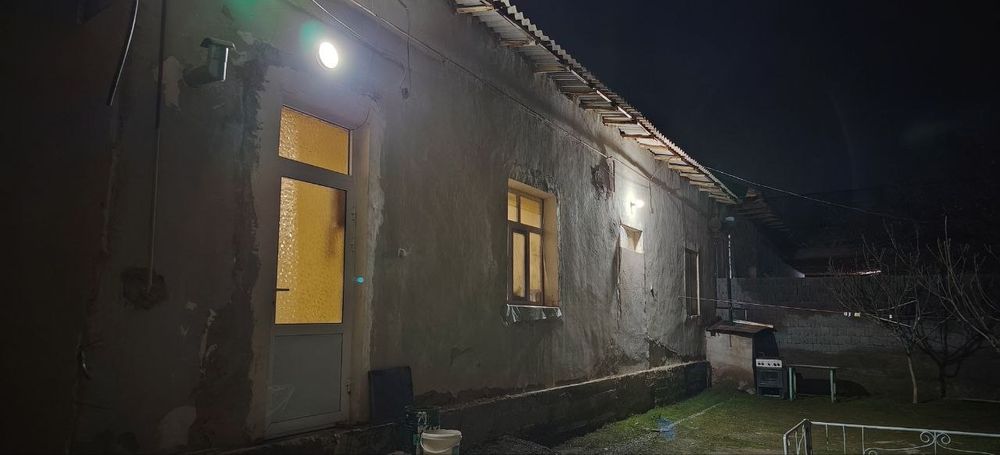 Ҳовли уй сотилади