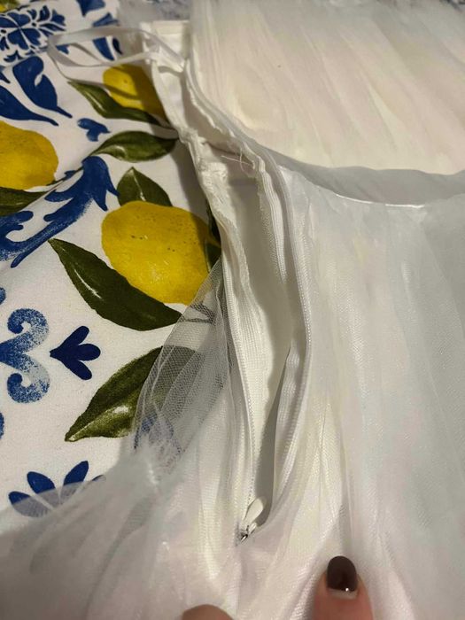 Бяла рокля за официални поводи