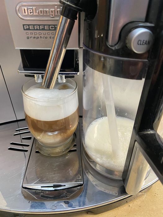Espresor cafea DeLonghi perfecta capucino graphic touch