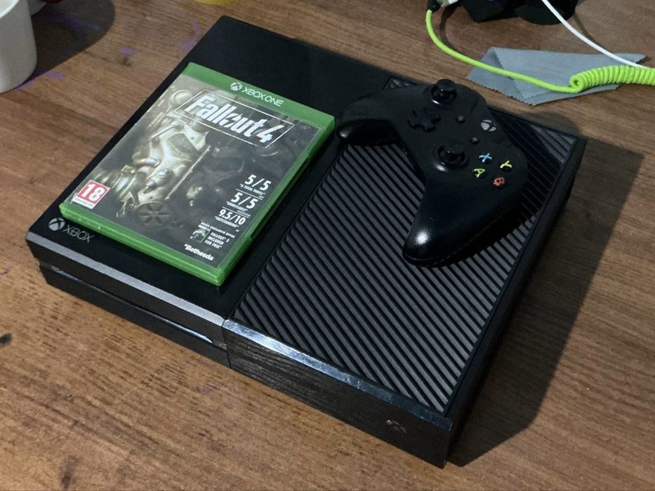 Xbox one + 1 Disk