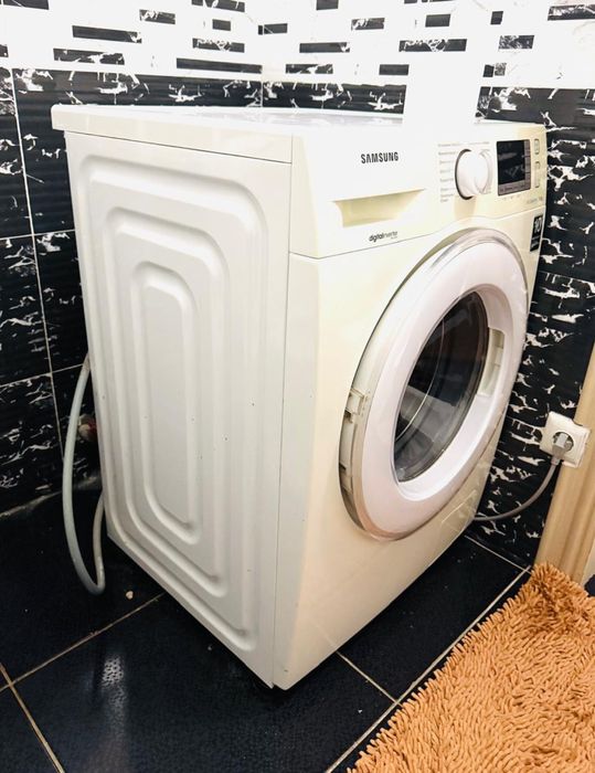 Продаю стиральную машину
