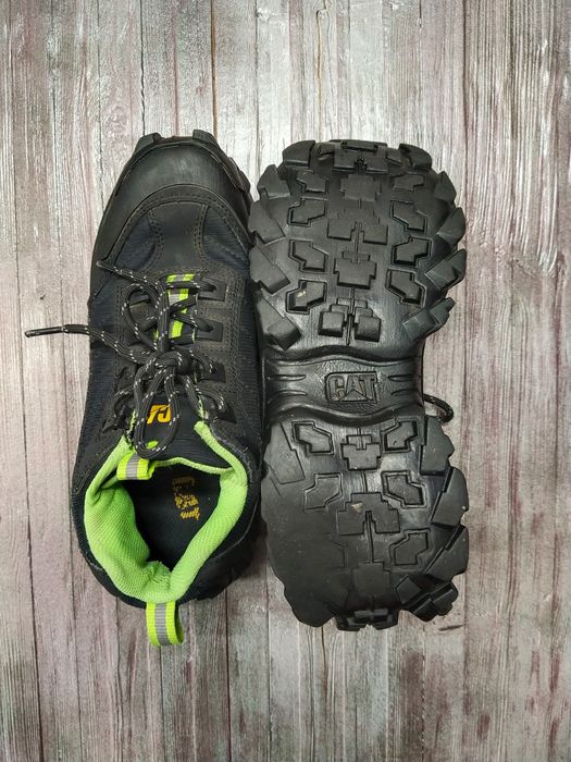 Прочные качественные кроссовки. США. Бренд: CAT