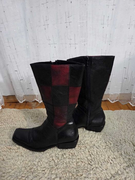 Черни ботуши с декорация