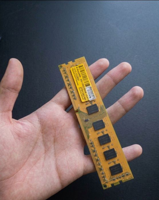 DDR 3 4G 2TA SOTILADI holati yaxshi