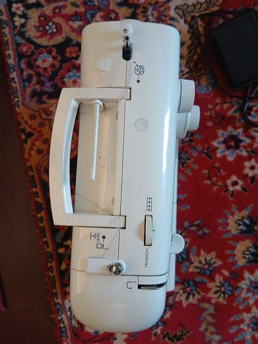 Mașină de cusut SINGER TRADITION Model 2250 ! 700  lei .
