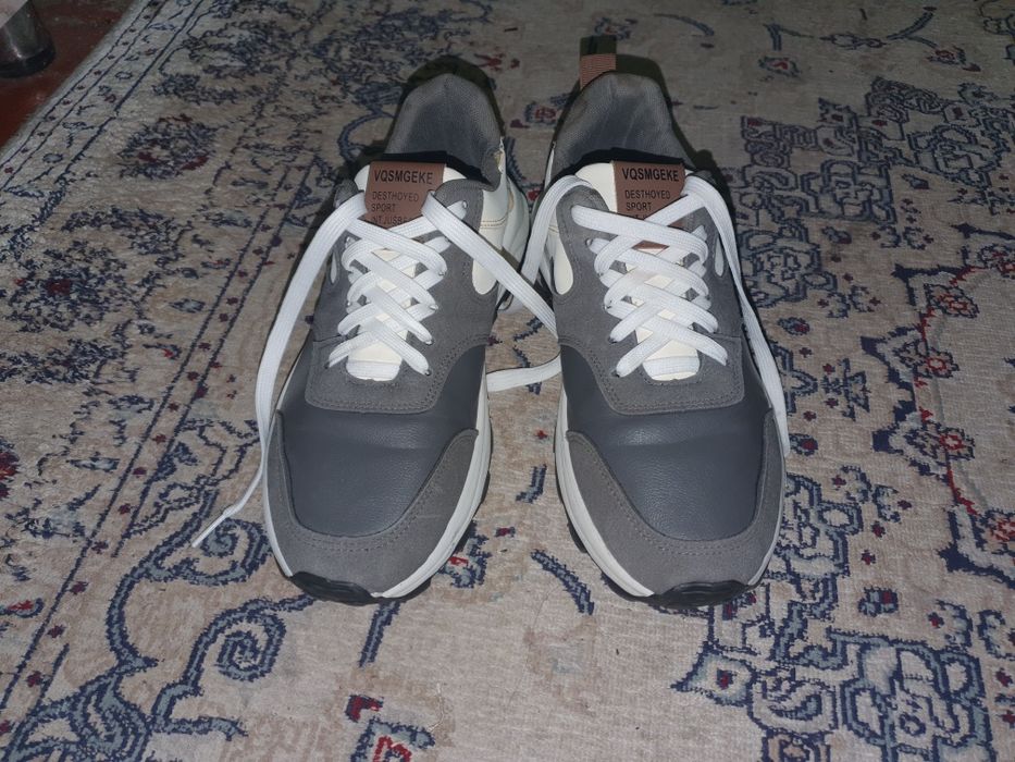 Krossovka 40-41. Arzon narxda.