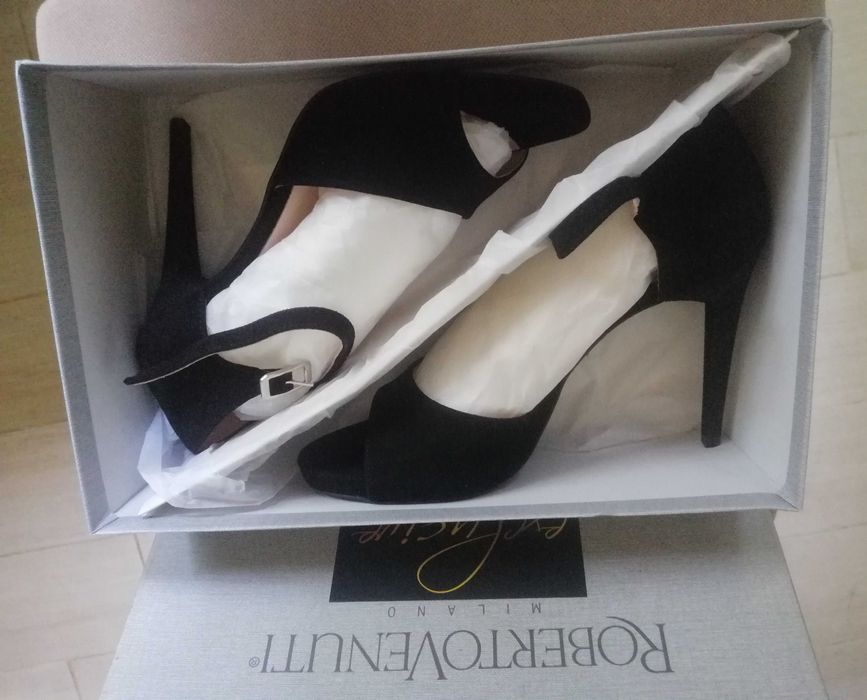 Нови дамски сандали от естествен велур с марка "Roberto Venuti"