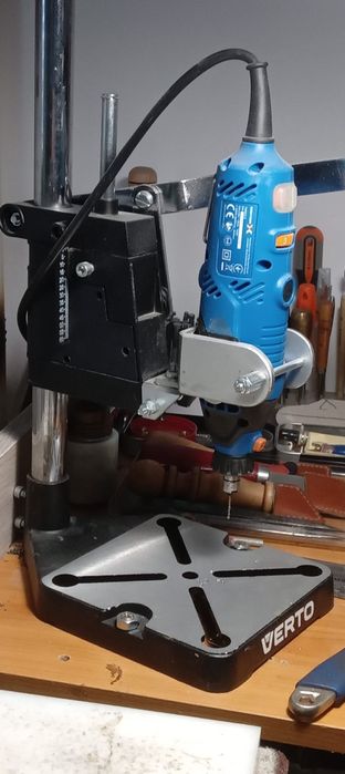 Vând mașina de găurit mini