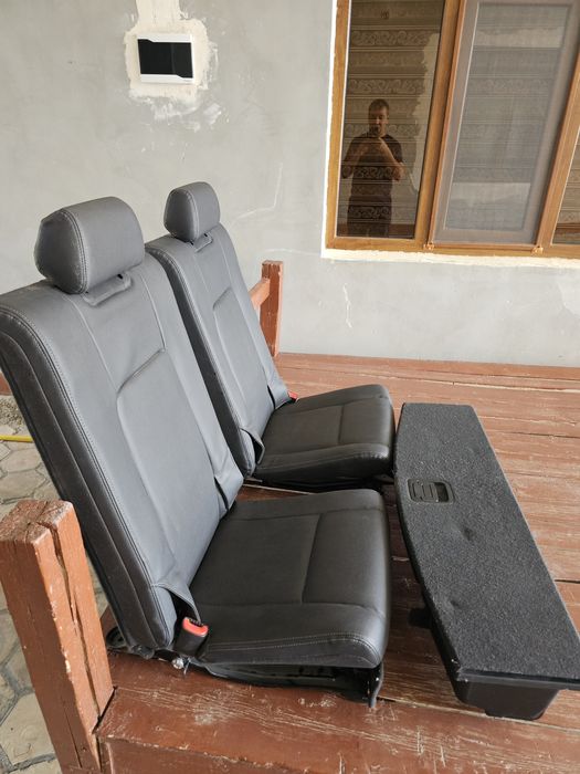 Kaptiva orqa o'rindiqlari va bari