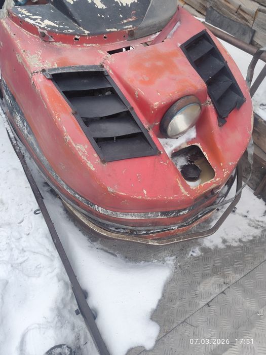 Продам снегоход буран