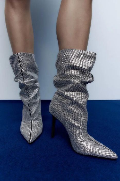 Сапоги разные , новые