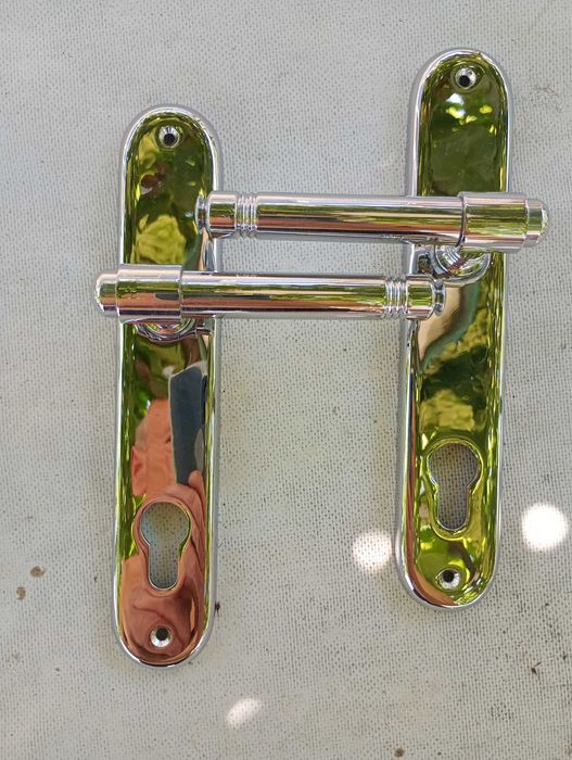 Месингов обков за дървена дограма