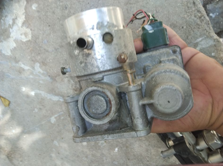 Розова клапа за nissan almera nissan primera 1.8/ 114 коня