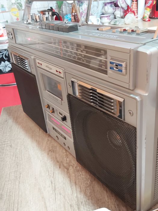 Vând casetofon Trident