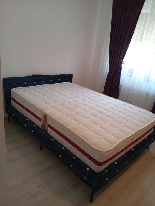 Pat dormitor cu cristale culoare albastra