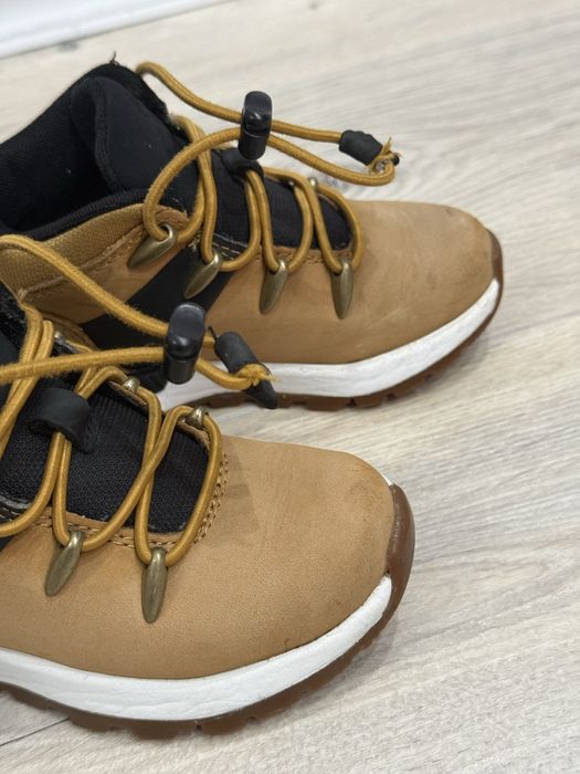 Детские ботинки