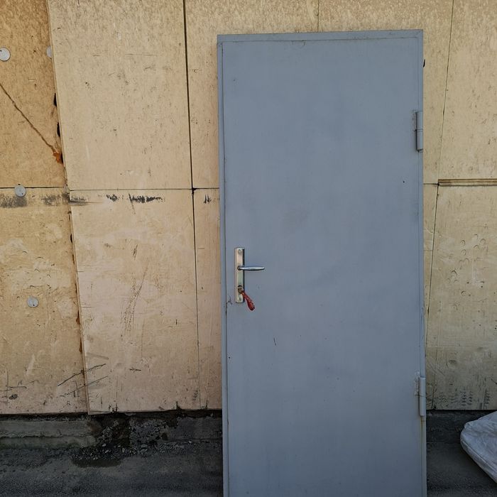 Продам железную дверь