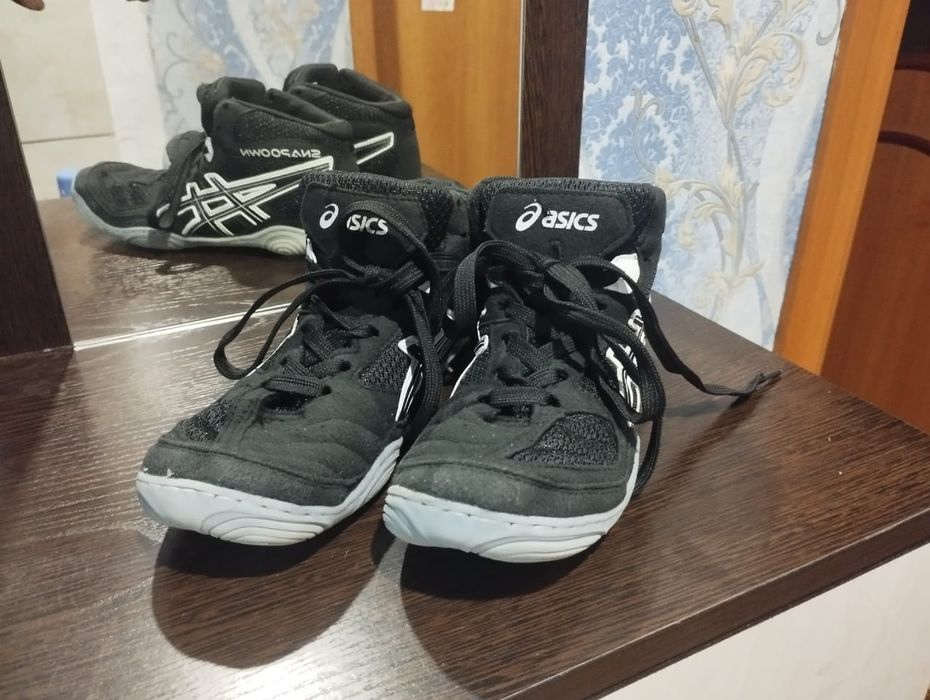 Продаю борцовки размер 37