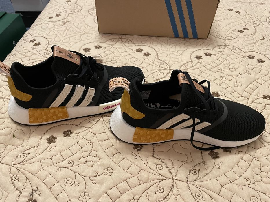 Adidas Disney.                            .