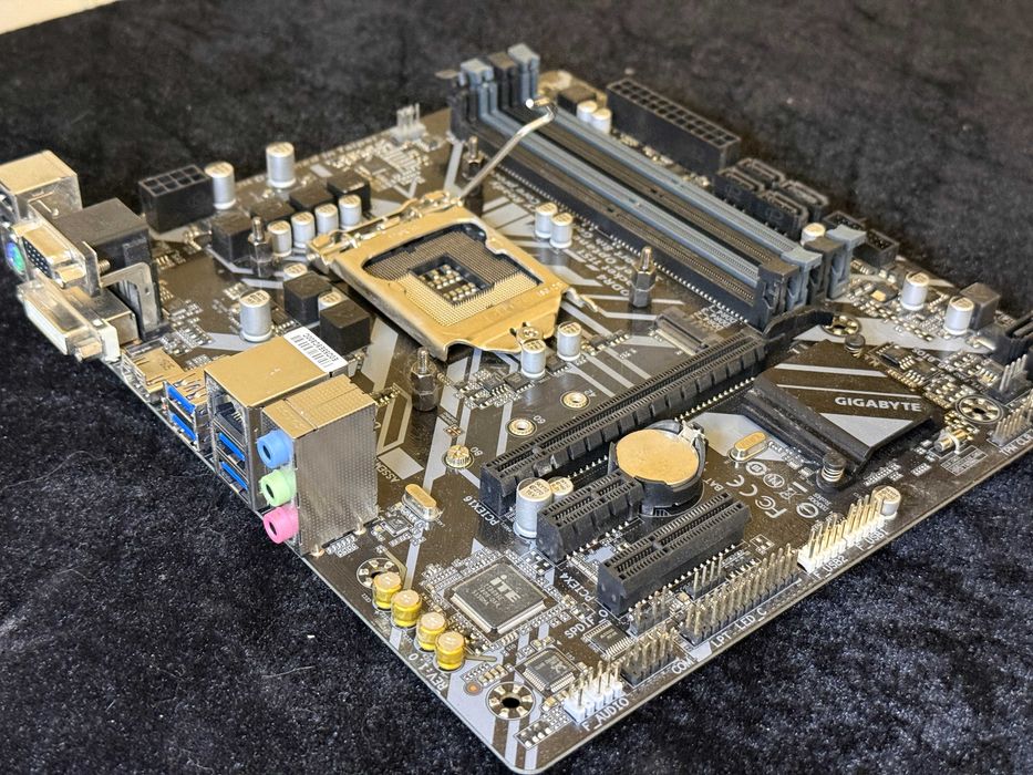 Материнская плата Gigabyte B360M DS3H