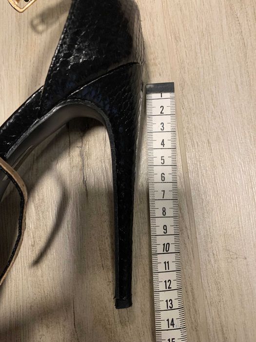 Черни дамски сандали на висок ток змийска кожа