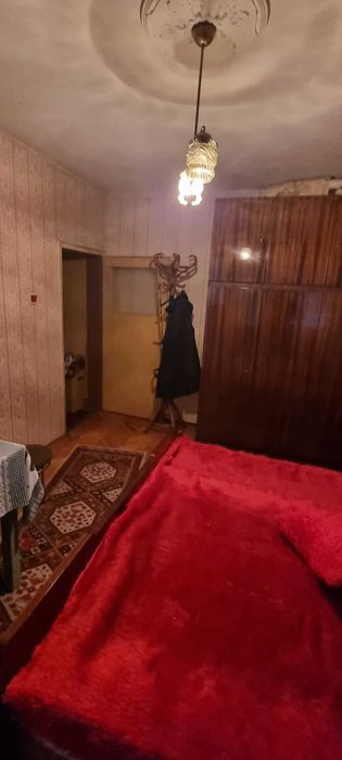 1300-Продава се тристаен тухлен апартамент в центъра на града