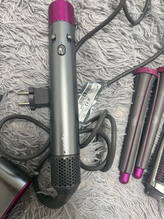 Dyson Airwrap cu accesorii extra