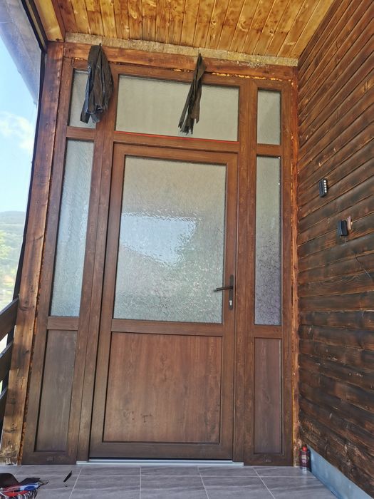 Пвц врата 162,5см. широка/259 см. висока