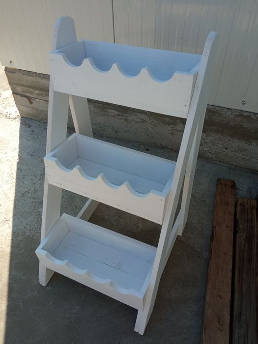 Цветарници от масивна дървесина