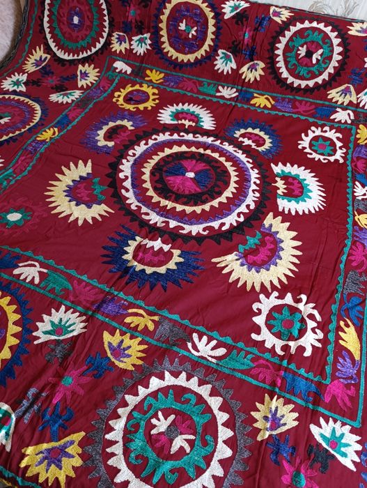 Продам старинное сюзане.