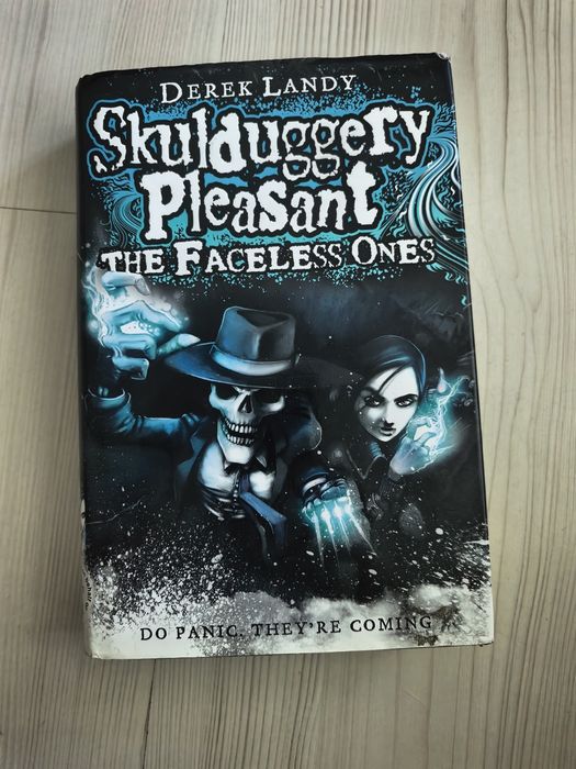 Skulduggery Pleasant - The Faceless Ones | Derek Landy | Editie in engleza