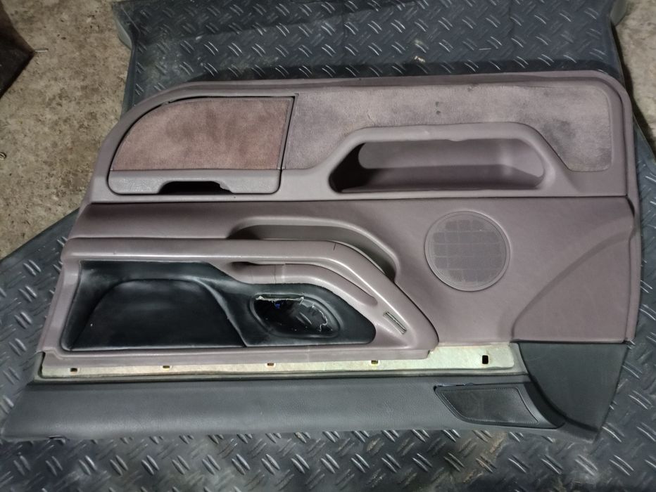 Продам дверные карты BMW e38