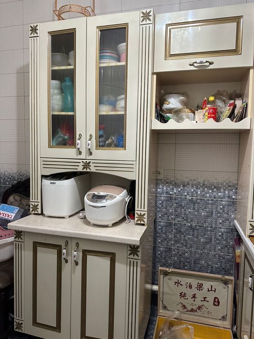 Продается кухонный мебель