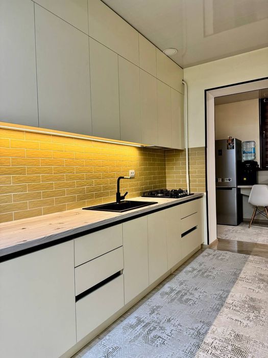 Продаю 3-х комнатную 77 серия Куйлюк-1 улица Мунис