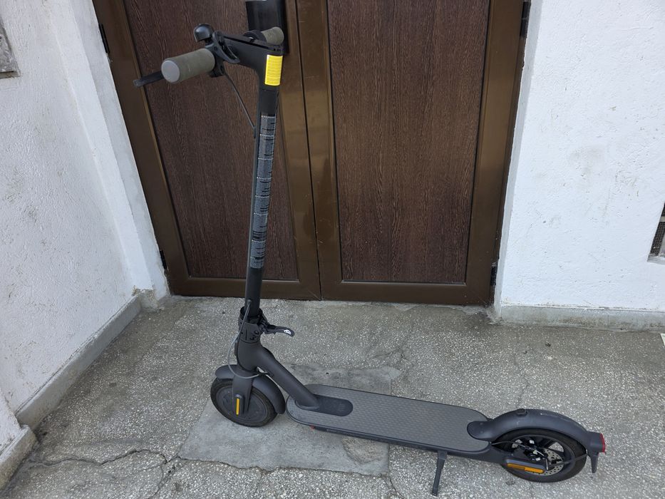 Trotinetă electrică Xiaomi Mi Electric Scooter Essential – 250W