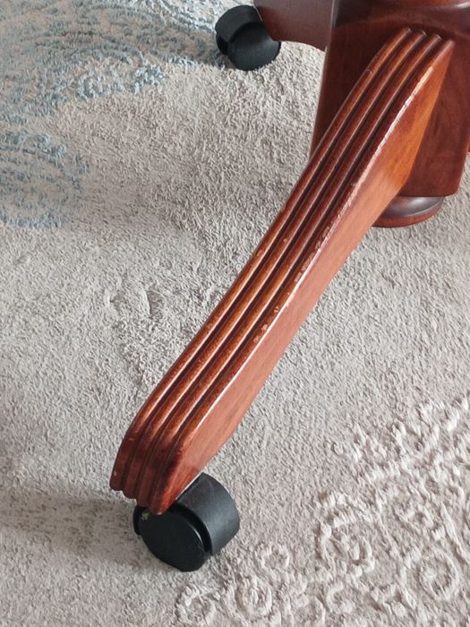 Продается стол раздвижной в гостиную