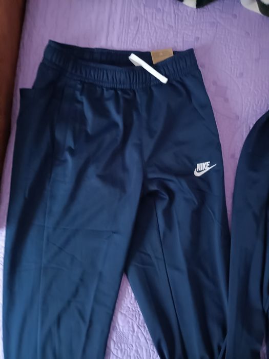 Vând trening preț mic 280