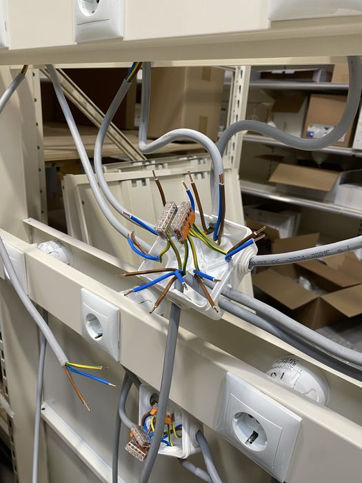 Electrician ,prize,becuri si instalatii generale