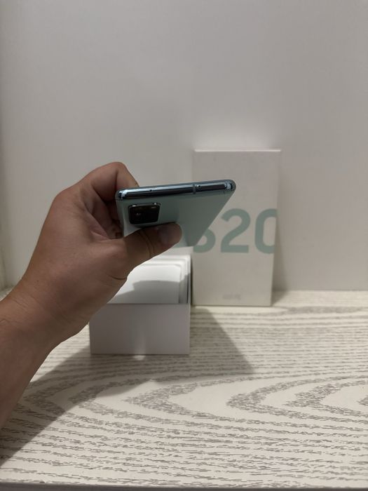 Samsung S20 FE Идеал 6/128 гб