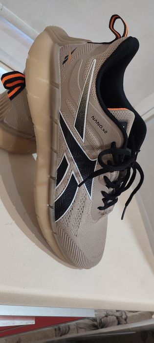 Продам кроссовки фирмы REEBOK